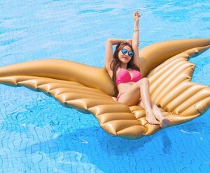 浮き輪 フロート 大人用 水上 250×180cm 暑さ対策 プール フロート 強い浮力 水遊び プールパーティー 海水浴 日光浴 ゴールド