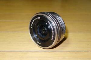 （平常品）SONY E PZ 16-50mm/F3.5-5.6 OSS 電動ズームレンズ SELP1650　シルバー