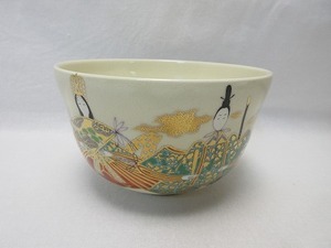 J04074 【 美品 茶道具 英香作 金彩離人形絵 茶碗 陶印 箱無 】 検) 作家物 煎茶道具 茶懐石 茶湯 茶呑茶事 茶器 茶具 陶芸 お稽古 和物 ⅰ