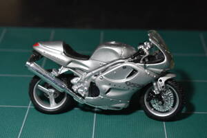 Qo200 Maisto 1:18 Triumph Daytona 955i Motorcycles Die-cast *60