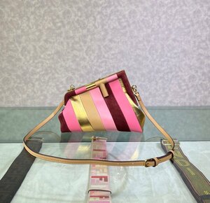 ●極美品●新品同様●未使用 【Fendi】 [ フェンディ] ショルダーバッグ シープスキン