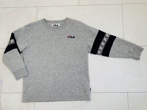 ■FILA/フィラ■裏起毛の暖かい長袖トレーナー■140サイズ・グレー系■腕のロゴマークがポイントです(^^)/■