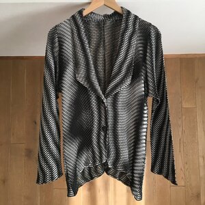 美品　ISSEY MIYAKE イッセイミヤケ　プリーツ　　ジャケット　カーディガンIM14FD102