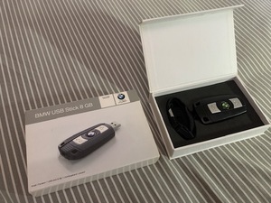 ●【送料185円】【美品】 【作動確認OK】 BMW 純正 USB メモリー 8G　純正品 キー型　キータイプ　鍵タイプ