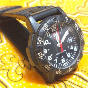 14.LUMINOX　ルミノックス【日本限定】 レッドハンド 0300シリーズ　稼働品です。