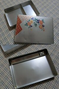 レア品●内側に箸入れ付き●仕切りあり●アルミ 弁当箱 花柄 収納ケース 古道具 ビンテージ 当時アンティーク 昭和 レトロ 昔