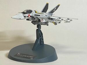 完成品 ハセガワ製 1/72 VF-1S バルキリー スカル小隊 ロイ・フォッカー少佐機 「超時空要塞マクロス 」飛行状態 送料込み