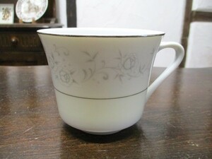 日本製 プラチナローズ バラ柄 コーヒーカップ ティーカップ イギリス 英国 里帰り品 キッチン雑貨 tableware 1558f