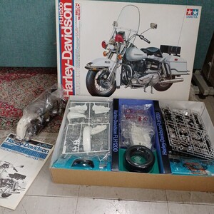 TAMIYA タミヤ 1/6 ビッグスケール ハーレーダビッドソン FLH1200 ポリスタイプ プラモデル おもちゃ 中古 途中まで組立済み ジャンク 