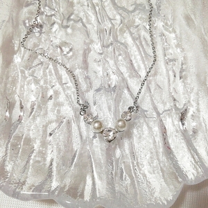 白パールホワイトV型ネックレス首輪チョーカー/ジュエリー/アミュレット White pearl white v-type necklace collar choker jewelry amulet