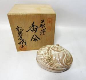 初だし品 萩焼　香合　干支香合　丑/牛/ウシ　　松籟庵　城山窯　在銘　栞　共箱　茶道具　香道具　★広島発送★（岡山発送品同梱不可）