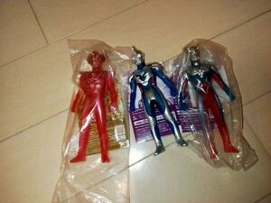 限定　ウルトラマンゼロ&ゼットスペシャルクリアカラーバージョン&ウルトラマンタイガトライストリウム 　変身時発光ver 　