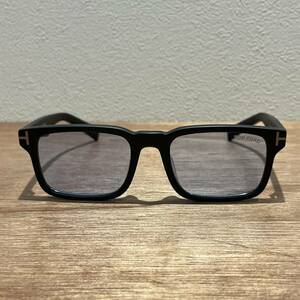 TOM FORD トム・フォード　TF1148-D 02V