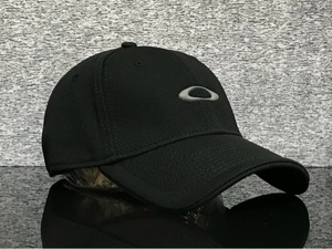 【未使用品】68A クール★OAKLEY オークリー キャップ 帽子 CAP クールなブラックの伸縮素材にグレーロゴ！《伸縮前60㎝～63㎝位迄》