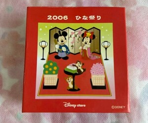 TN11-132◇東京ディズニーストア・お雛様ピンバッジ　2006年　おひなさま　ひなまつり　ひな祭り　ミッキー　ミニー　チップとデール