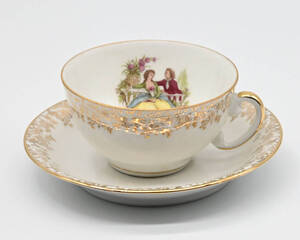 s0754a　西洋陶磁器 カップ＆ソーサ 金彩 貴族絵　S.E.P veritable porcelaine France　フランス