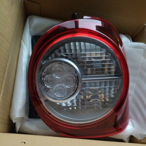 ダイハツ ミラトコット DBA-LA550S 右テールランプ 81551-B2420 LED