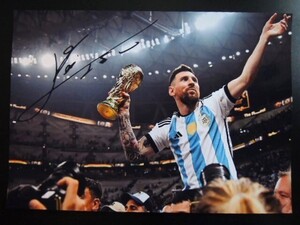 A4 額付き ポスター メッシ Lionel Messi アルゼンチン 優勝 トロフィー 歓喜 ワールドカップ 写真 