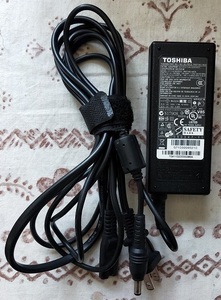 TOSHIBA ACアダプター PA3714U-1ACA 中古