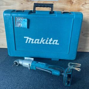 MAKITA TD060D 充電式アングルインパクトドライバー　ケース有　バッテリー2個　充電器付