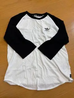 adidas スケートボーディング Tシャツ