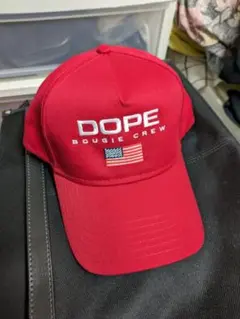 「DOPE」　赤　キャップ