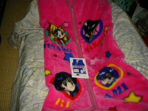 セーラームーン　かいまき　毛布　パジャマの上に　スリーパー　冬の防寒睡や安眠服に入ると思う　可愛い　ピンク　サイズ.65cm×130cm注目