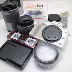 美品 EOS Kiss M ダブルズームキット ホワイト 即日発送 ミラーレス一眼 Canon あすつく 土日祝発送OK