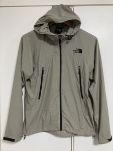 【送料無料】THE NORTH FACE（ノースフェイス）のナイロンジップパーカー　Sサイズ