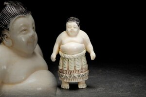 【善古堂】某有名オークション買入 時代物 特種白材 横綱紋根付 提げ物 豪華芯料使用 骨董品 古美術0518-35S07　