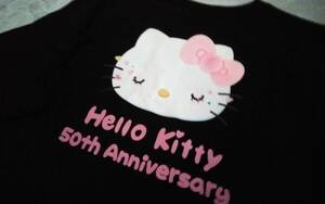 ☆レディース☆HELLOKITTY 50周年！キティちゃん可愛い！チークでおめかしの♪イラスト入り黒色半袖Tシャツです(o^―^o)大きいサイズ4Ｌ☆