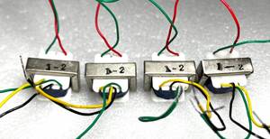 即決・小型トランス（用途不明）４個（1ー2）