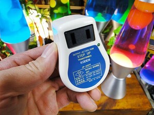 アメリカの電化製品を日本で使用するために使う変圧器　100V→120Vに電圧変換できる小型万能アップトランス　変圧器　Sサイズ　（60Wまで）