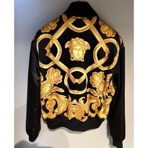 1円スタート激レア 新品未使用 BUYMA販売価格 130,900円 GIANNI VERSACE ヴェルサーチ ブルゾン バックプリント メドゥーサ 黒 36サイズ