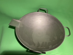 湯こぼし口付　ステンレス製中華鍋　直径54センチ
