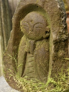 合掌地蔵様の石像h31cm お地蔵さん　祠地蔵　地蔵菩薩　石仏　仏像　0108b