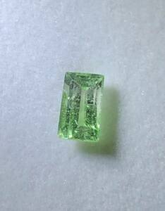 UV蛍光ミントバイカラーガーネット 0.37ct