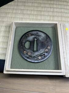 コレクター遺品　日本刀　刀装具　レコード鍔　梅図　鍔　小道具 時代目貫