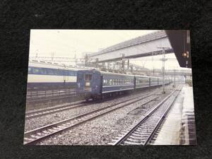 【昔の鉄道写真】LC264-12■浜松町駅■8111レ■スロ7812113＋スロ812127■昭56.8.22■国鉄/国電■r-68