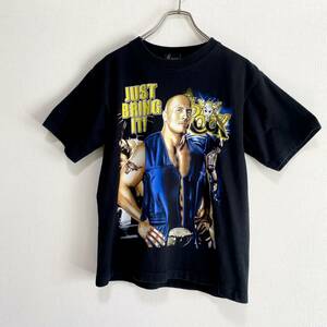 アメリカ古着　WWE　ザ・ロック　ドウェイン・ジョンソン　半袖　Tシャツ　THE ROCK プロレス　大判プリント　【P69】