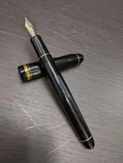 PILOTパイロット万年筆 黒 １４ｋ