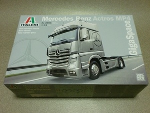 イタレリ 1/24 メルセデス ベンツ アクトロス MP4 ギガスペース トレーラー用トラック Mercedes Benz Actros Giga Space ITALEI 3905　　