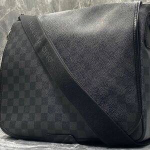 1円【高級品】LOUIS VUITTON ルイヴィトン ダニエルMM ダミエ グラフィット メンズ ショルダー メッセンジャーバッグ ビジネス ブラック