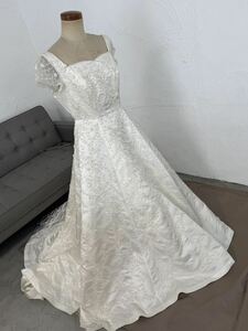 (T-009)　ウェディングドレス　ドレス　※画像は9号サイズのマネキンに着せて撮影しています
