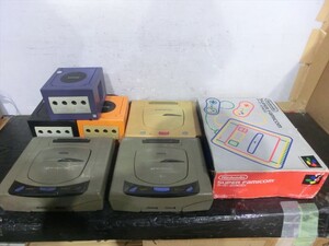 T【D7-54】【140サイズ】スーパーファミコン ゲームキューブ セガサターン 本体 7台セット/ジャンク扱い/※傷・汚れ有