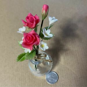 送料無料　みぃちゃんClay　ミニミニ薔薇と小花　クレイクラフト　樹脂粘土 　ハンドメイド ミニチュア 樹脂粘土