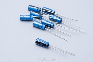 ニチコンKT　16V／100μF　アルミ電解コンデンサ（オーディオ用105℃対応品）　新品8個セットB