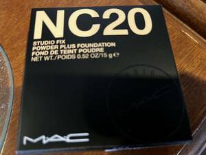 新品☆送料無料☆MAC マック スタジオフィックス パウダープラス ファンデーション #NC20