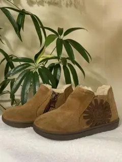 ugg ショートムートンブーツ　サイドファスナー付き　17.0センチ