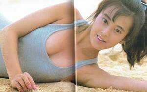 森尾由美写真集　ひそかに愛言葉　撮影■武藤義　1985年